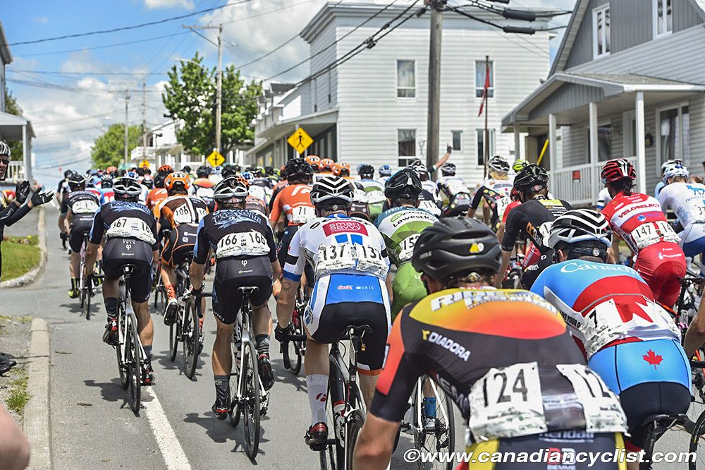 The peloton on the climb in St-Odilon