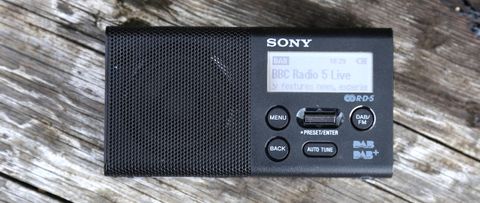 the sony xdr-p1 dab radio on a wooden table