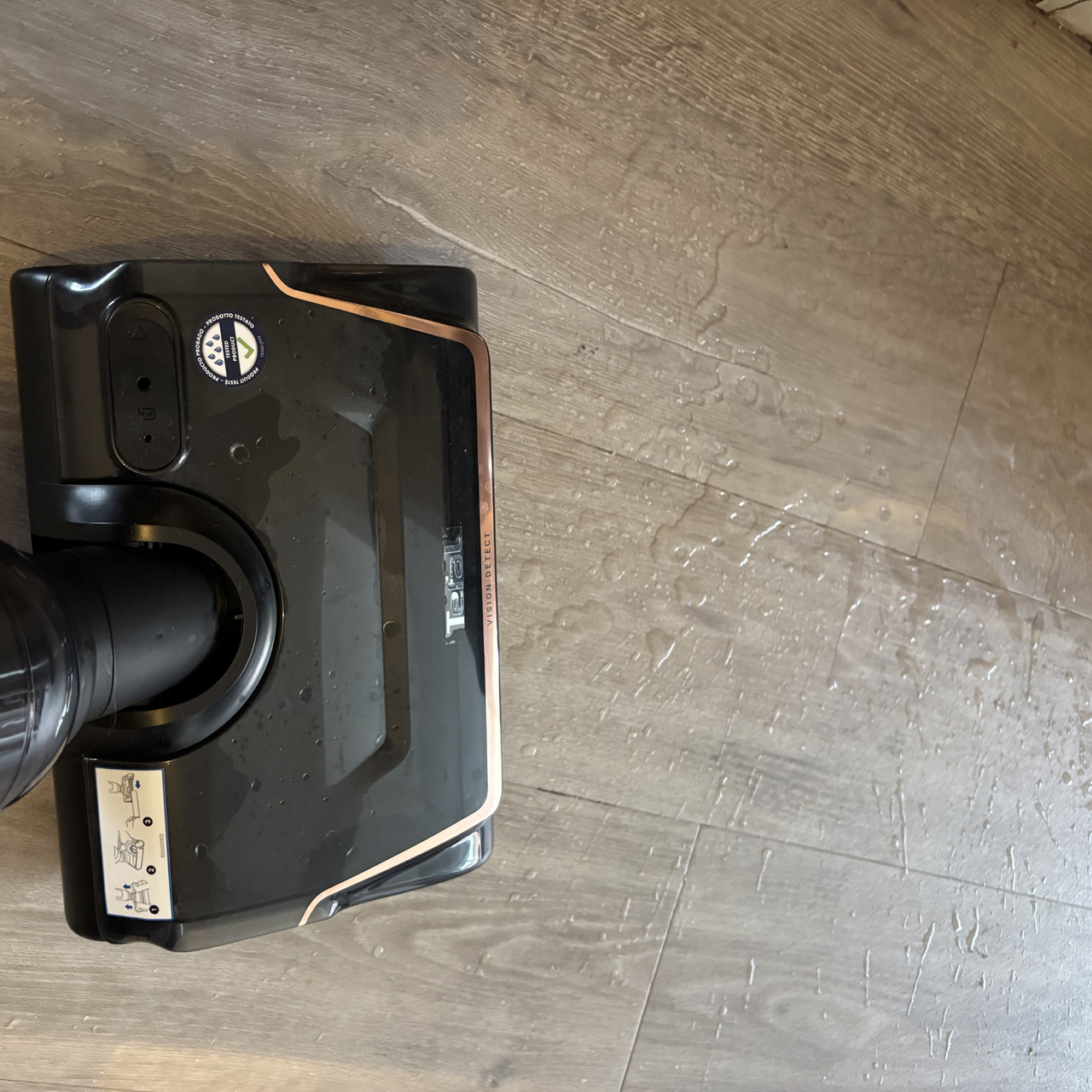 Tefal X-Clean 7 cleaning up water spill