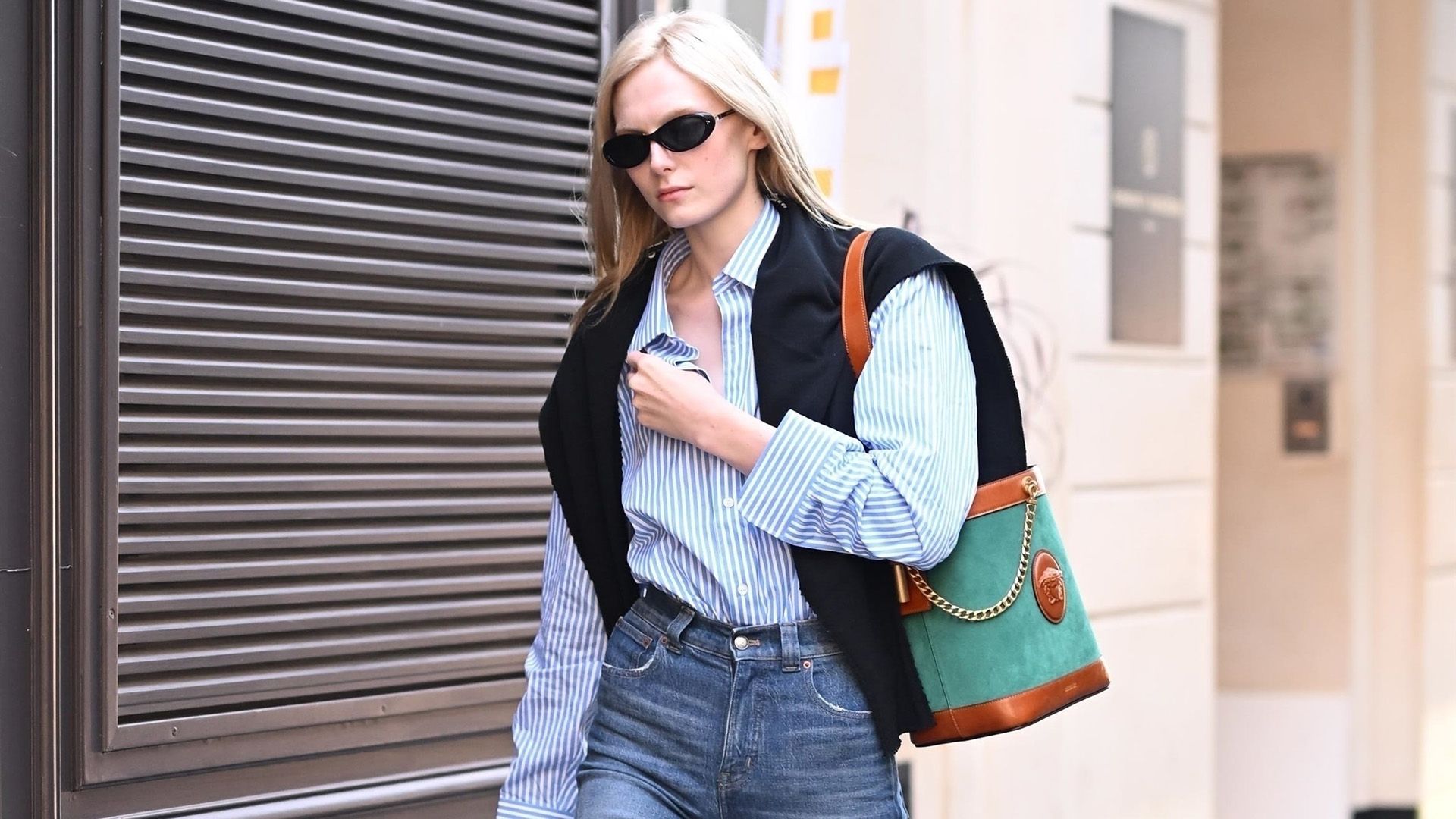 Chic Girls Don't Wear Cropped Jeans With Sneakers—They Wear Them With This Classic Flat-Shoe Trend