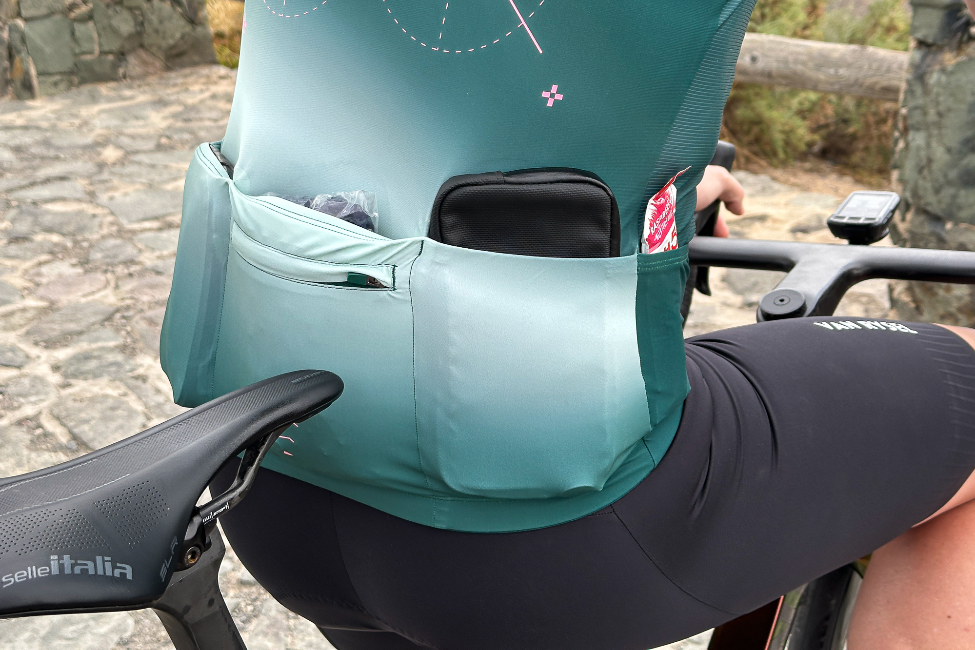 close up of the pockets on a green cycling jersey
