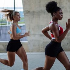 Running advice for beginners: Two women on a run