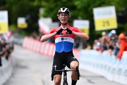 Demi Vollering wins stage 1 of the Tour de Suisse Women