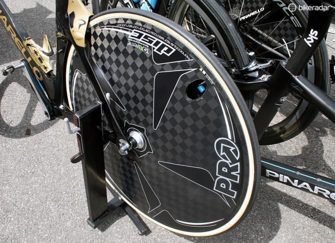 Wiggins rides a Pro TeXtreme rear disk
