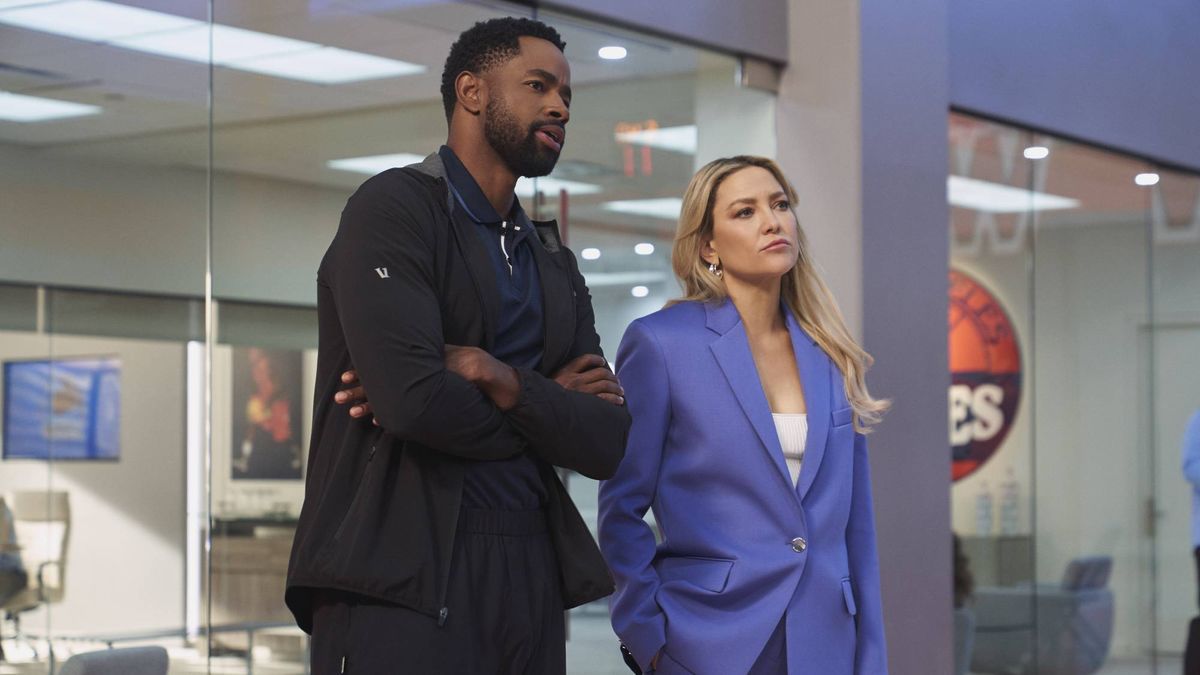 (L-R) Jay Ellis as Jay and Kate Hudson as Isla Gordon in &quot;Running Point&quot; on Netflix