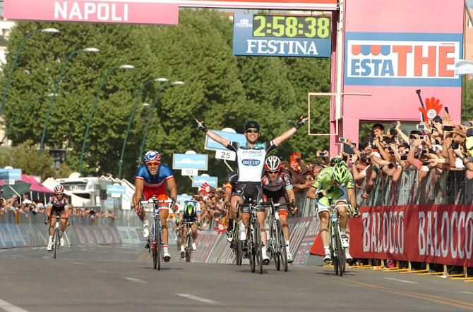Mark Cavendish triumphs in the opening stage of the 2013 Giro d'Italia