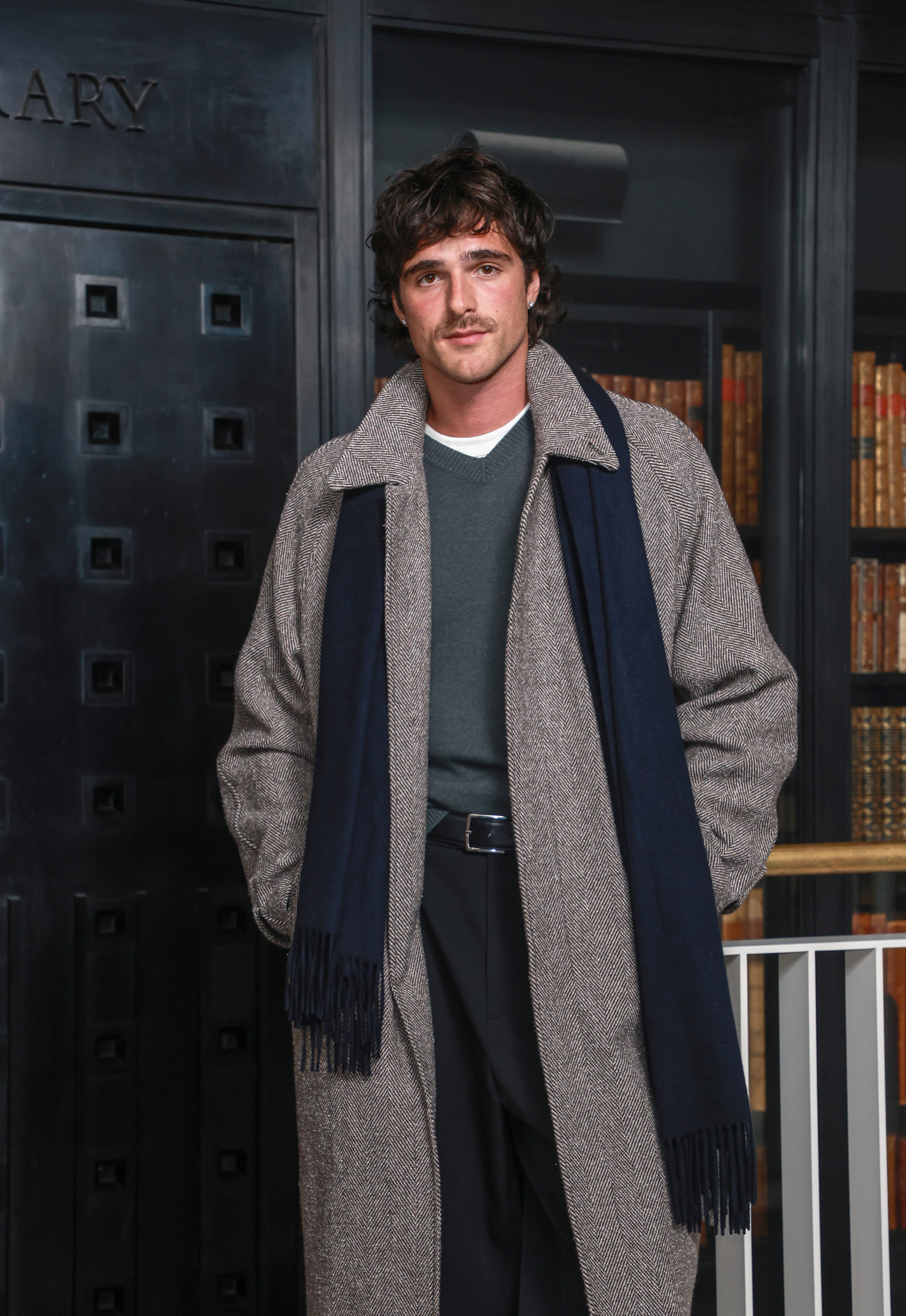 Jacob Elordi wears a white T-shirt