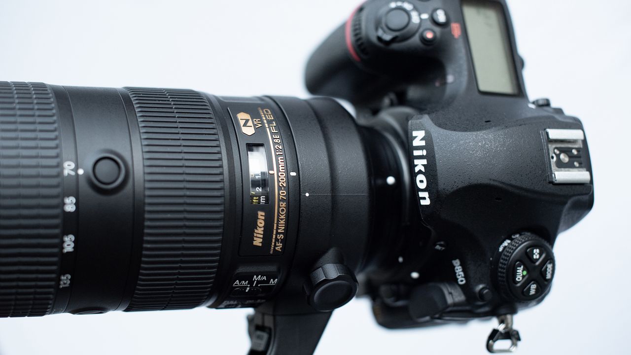 Nikkor AF-S FX 70-200mm f/2.8 FL-ED VR review: image shows Nikkor AF-S FX 70-200mm f/2.8 FL-ED VR tripod collar