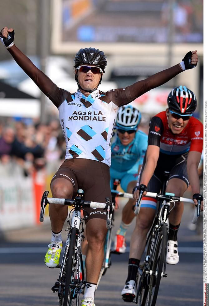 Carlos Betancur (AG2R) wins the stage