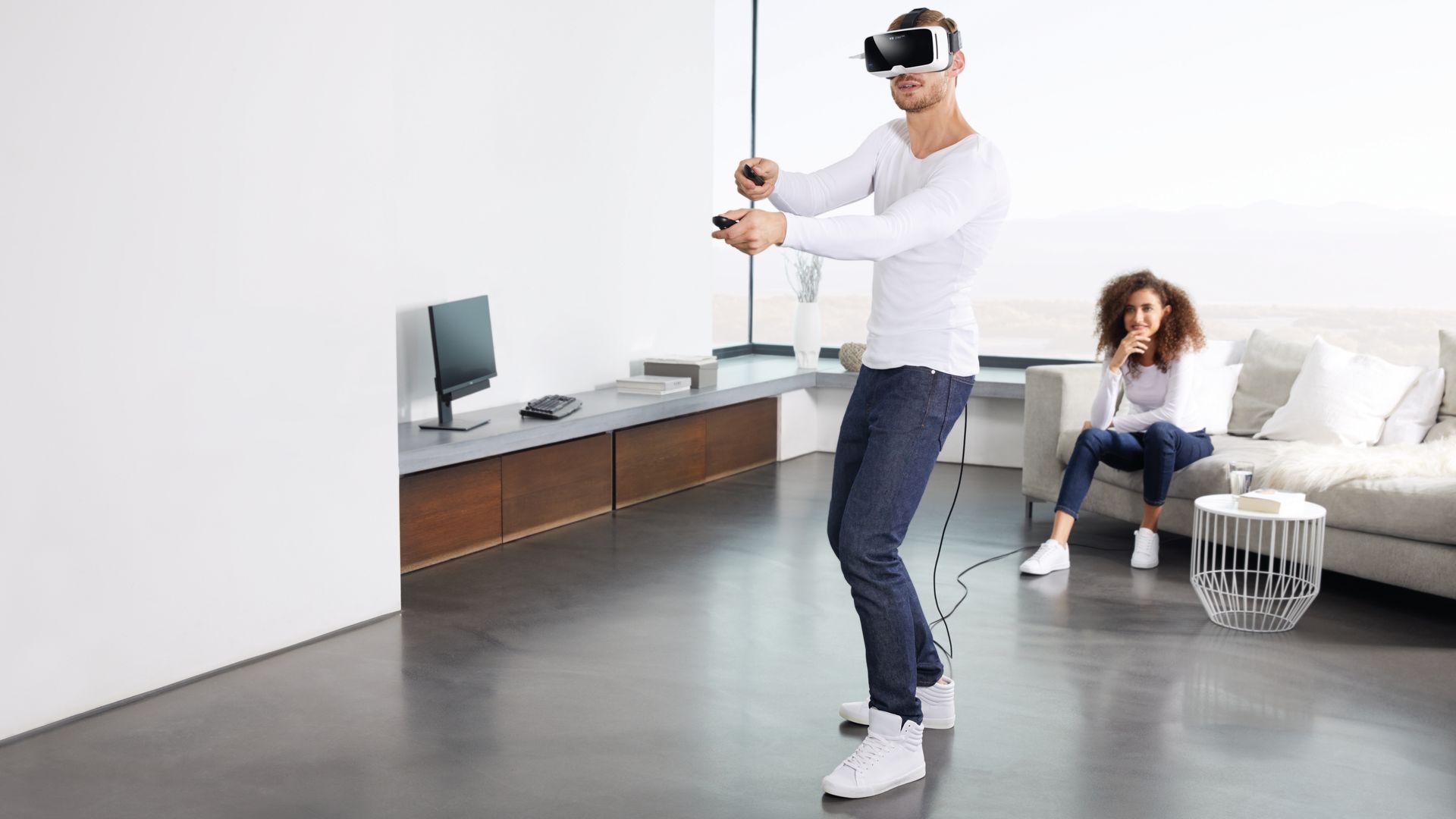 Zeiss VR One Connect puts virtual reality PC games onto a smartphone
