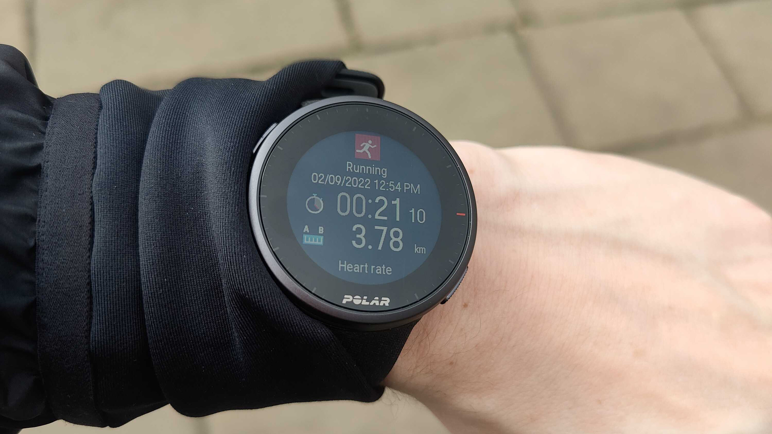 Lighter Polar Vantage V2 smartwatch updated with many new bike-specific  tracking & training features - Bikerumor