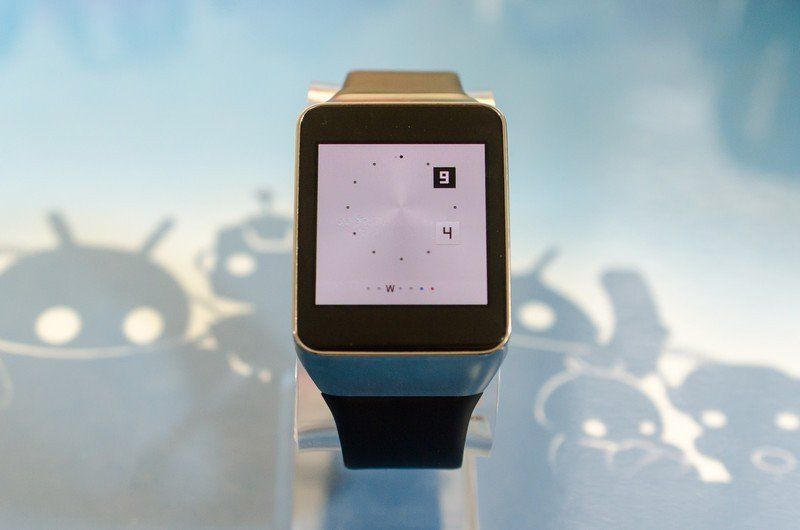 The Hybrid face is both analog and digital, and includes a day of the week indicator.