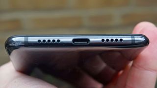 Lo Xiaomi Mi 9 potrebbe avere altoparlanti migliori. (Image credit: TechRadar) 