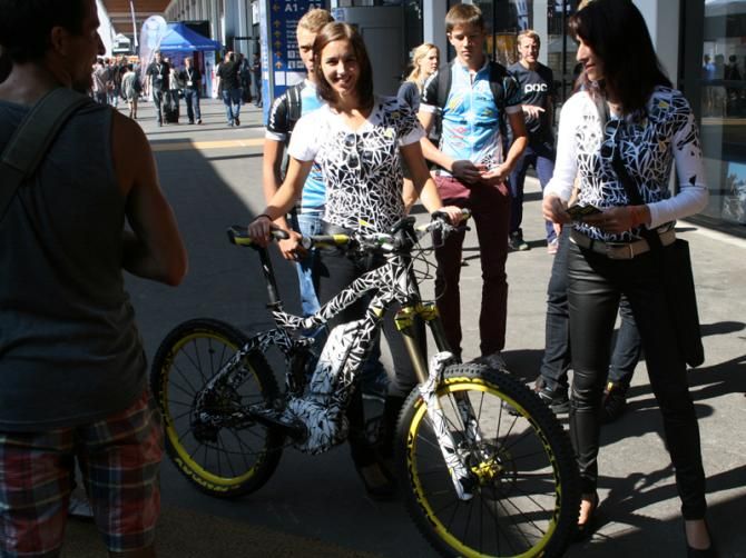 Somewhere in this picture there is an e-mtb..