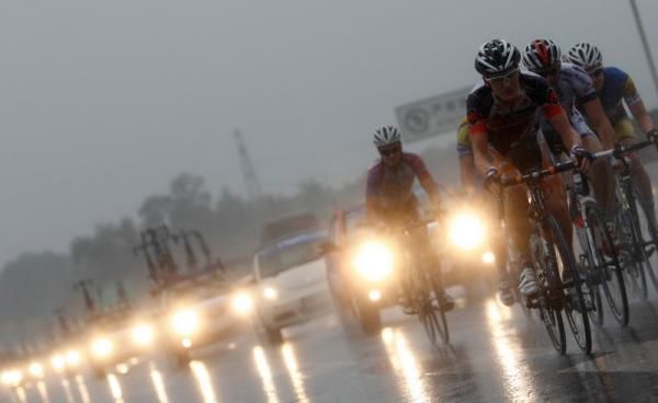 Groups at the back in the team cars.
