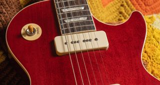 Gibson Warren Haynes Les Paul Standard: the Gov't Mule frontman's signature LP arrives in '60s Cherry, sans pickguard, and has cream-covered P-90 DC pickups.