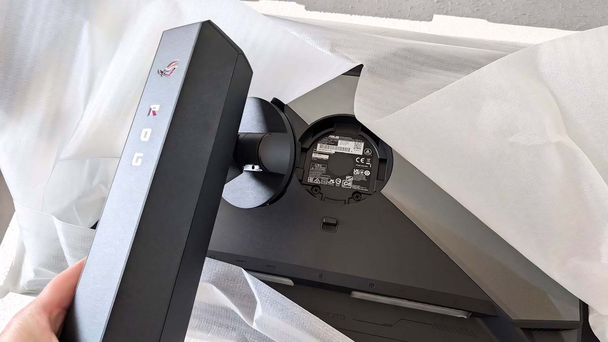 ASUS ROG Strix OLED 27-inch XG27AQDMG assembly.