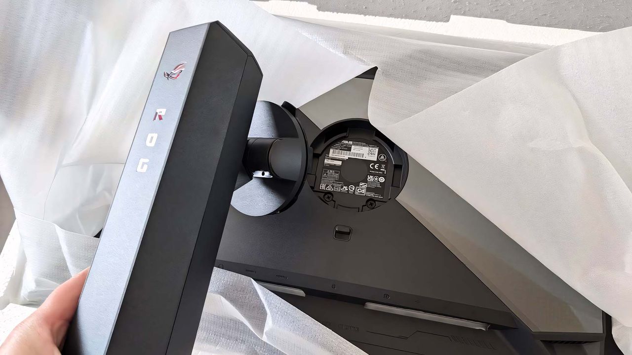 ASUS ROG Strix OLED 27-inch XG27AQDMG assembly.