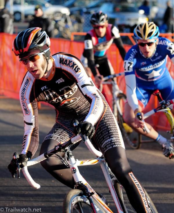 Geoff Kabush (Maxxis-Rocky Mountain) coming off the pavement in sixth place.