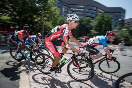 Luis Amaran (Jamis) towards the front of the field