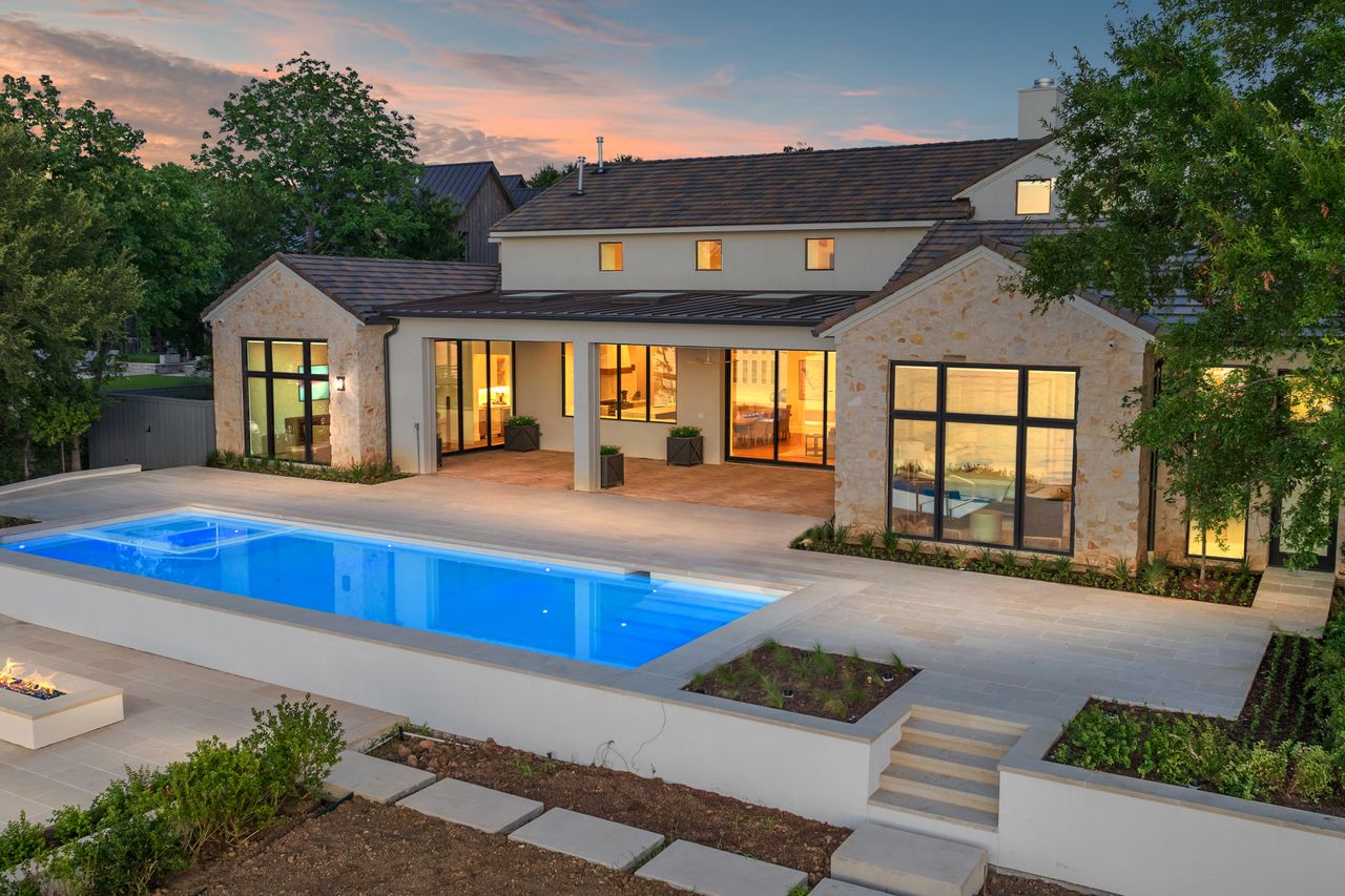 A home for sale in Cedar Creek Lake outside of Dallas, Texas.