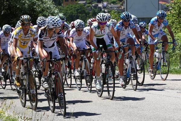 The bunch look at each other for another reaction after Beltman and Martisova chase Vzeniauskaite.