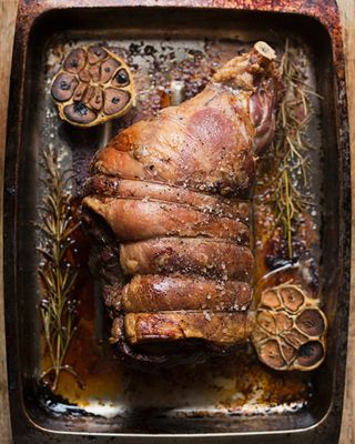how to cook a leg of lamb