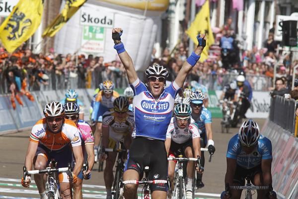 Wouter Weylandt (Quick Step) sprints to a win at the end of a chaotic stage 3 of the Giro d'Italia.