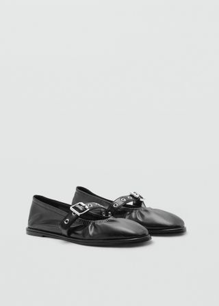 Round-Toe Ballet Flats With Buckle