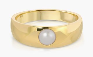 gold ring with pearl