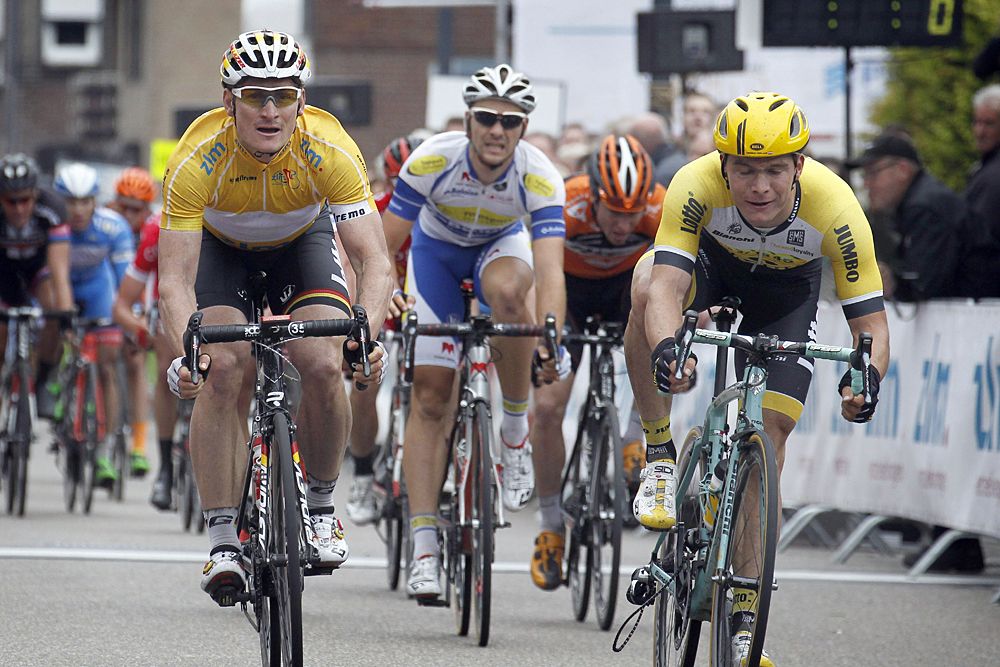 Andr&eacute; Greipel (Lotto Soudal) beats Moreno Hofland (LottoNl-Jumbo)
