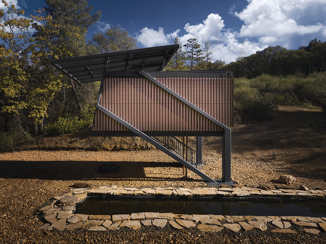 null small house, a raised steel and timber structure in the countryside that experiments as a proposal for climate resilient architecture