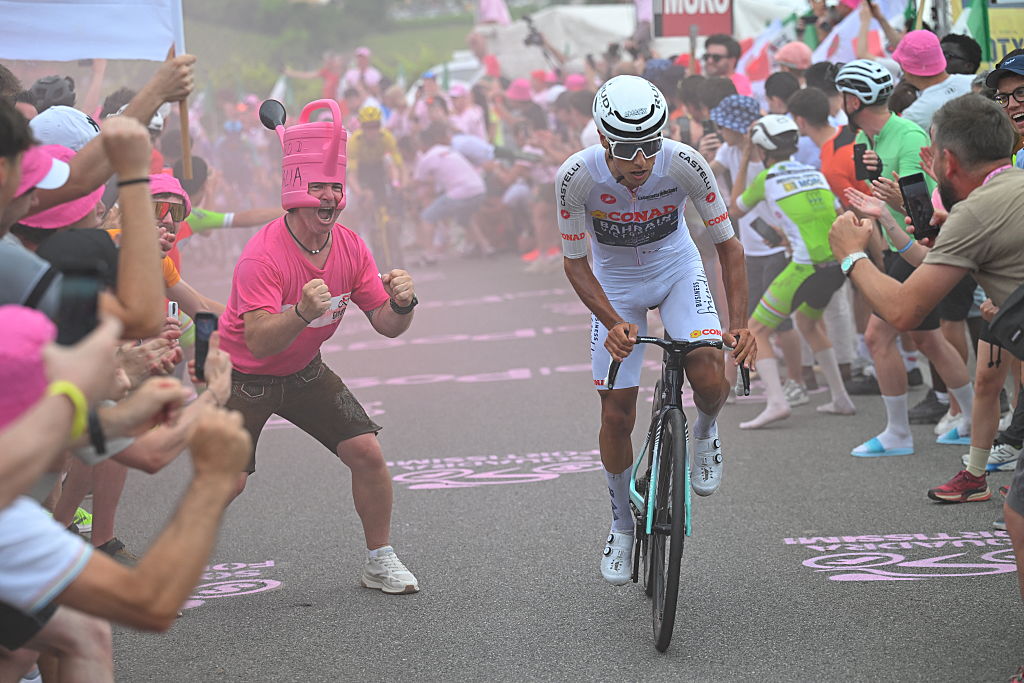 Giro d'Italia penalties, fines and yellow cards – Afonso Eulálio given yellow card for position on bike