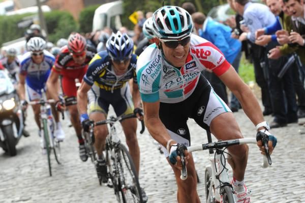 Philippe Gilbert leads the chase group ahead of Bjorn Leukemans