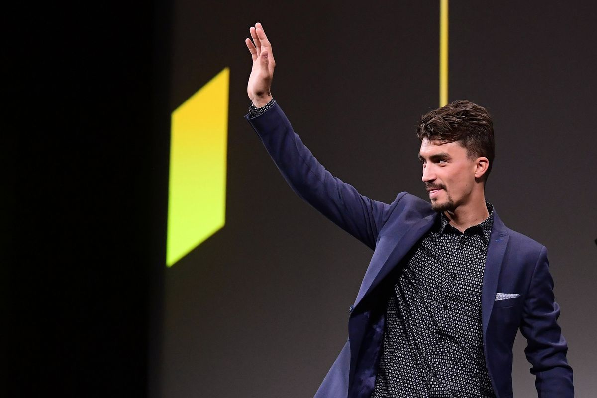 Julian Alaphilippe waves to the crowd