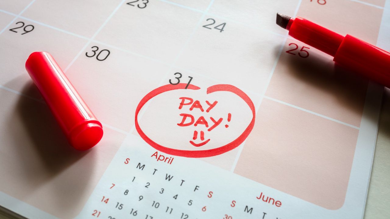 Payday end of month date on calendar circled with red marker