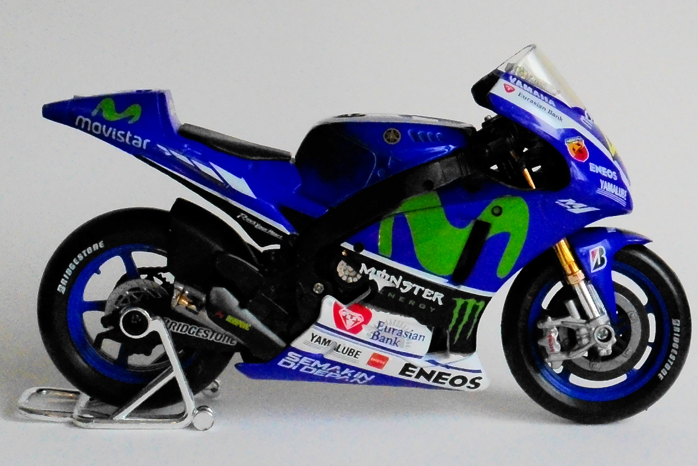 Yashica City 300 example shot, image noise