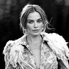 Margot Robbie attends the "Wuthering Heights" Photocall at Spencer House on February 04, 2026 in London, England.