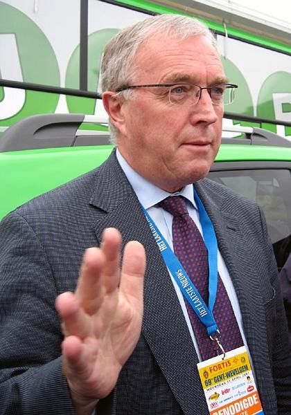 McQuaid at the start of Gent-Wevelgem to support Unibet.com