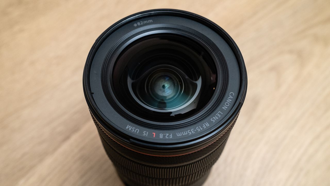 Canon RF 15-35mm f/2.8L IS USM front element