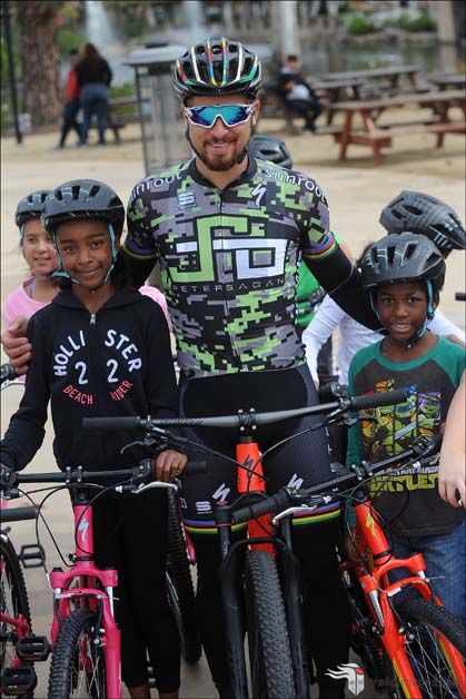 Some children get their photo with Peter Sagan