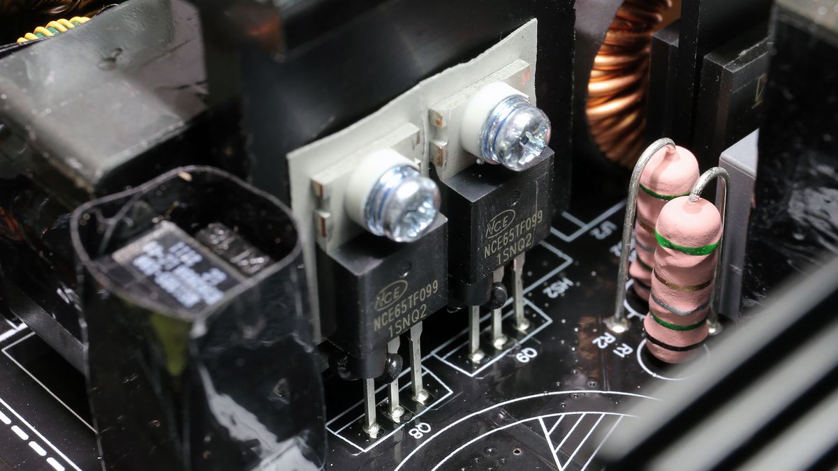 Gigabyte UD1000GM PG5