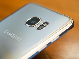 Galaxy S7 edge in silver