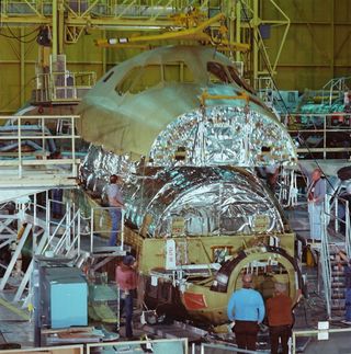 atlantis' upper fuselage installation