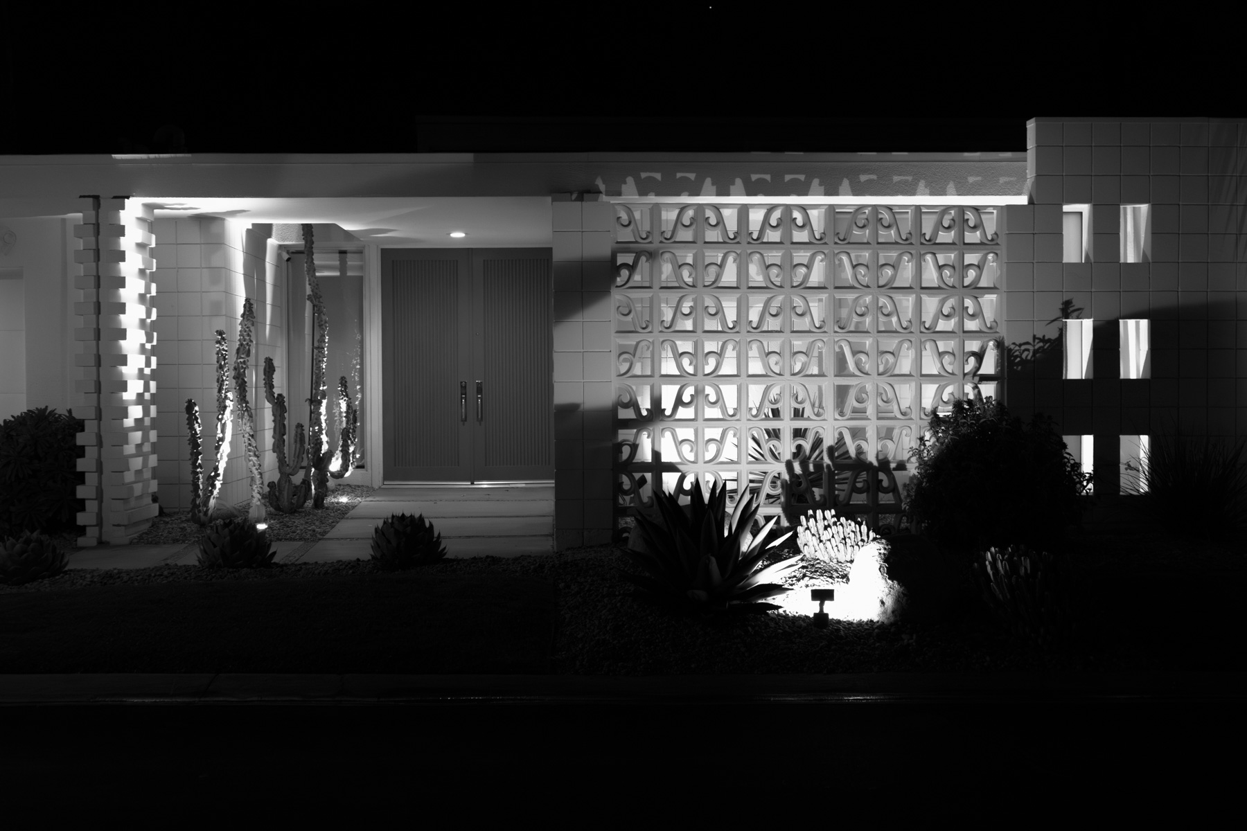 Palm Springs at Night, shot and shown as an evening tour story during palm springs modernism week 2026