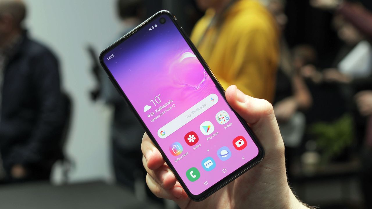 The Samsung Galaxy S10e. Image Credit: TechRadar