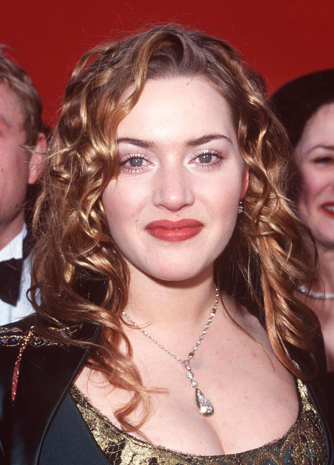 Kate Winslet attends the 70th Annual Academy Awards in 1998