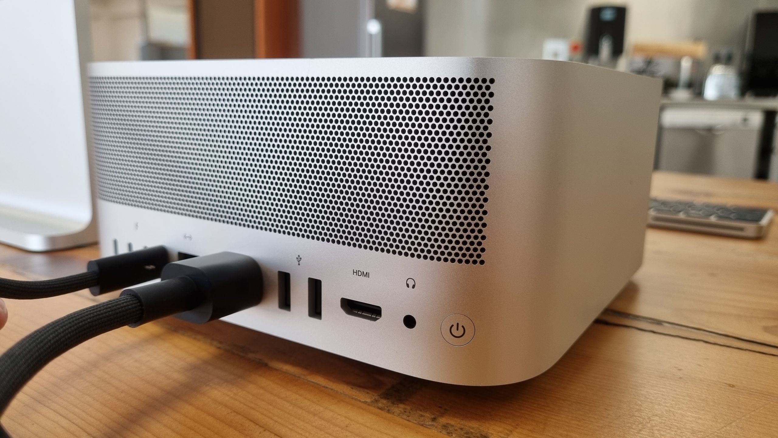 Mac Studio teardown reveals a surprisingly fixable computer that