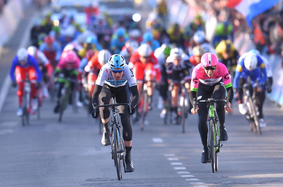 Łukasz Wiśniowski (Team Sky) and Sep Vanmarcke (EF Education First-Drapac) hold off the bunch for the podium positions