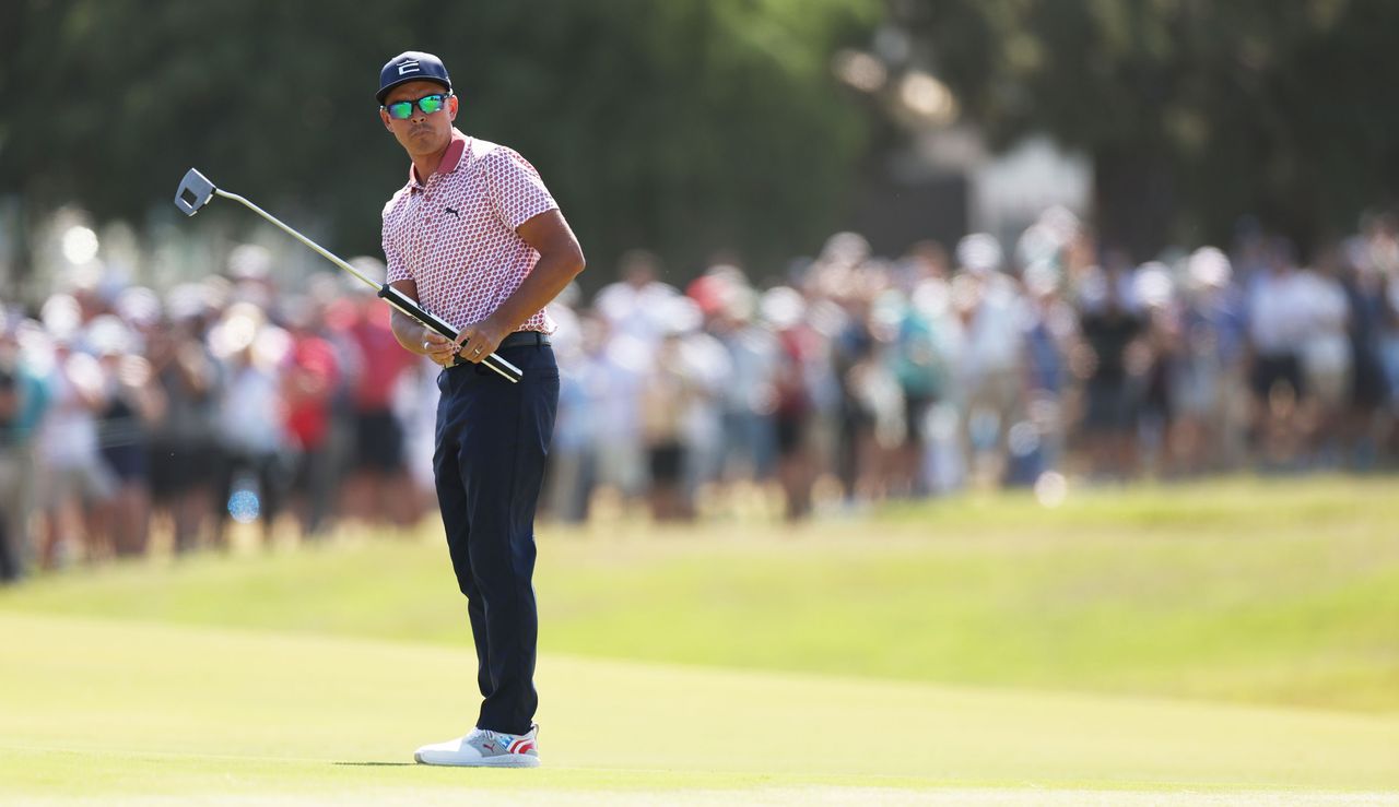 Rickie Fowler watches his putt